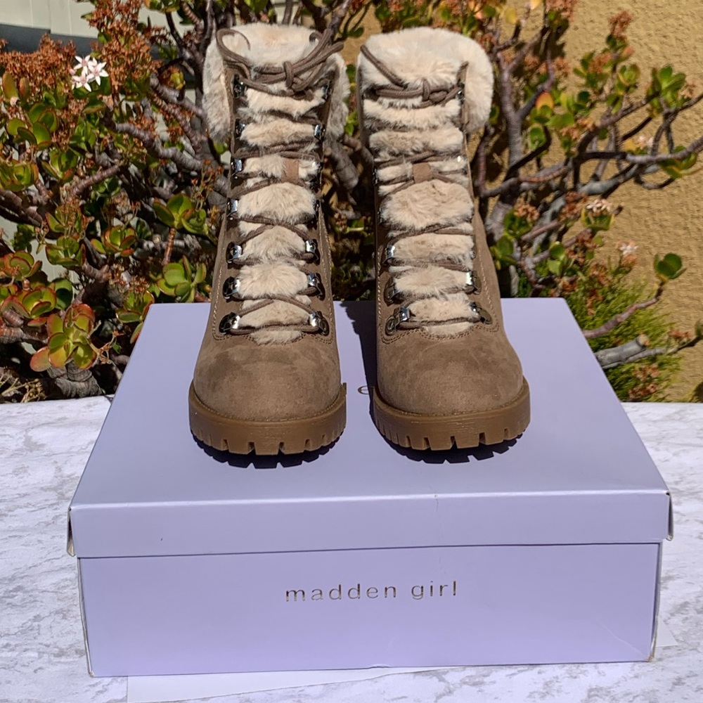NIB Madden Girl HIDDE faux fur lug sole booties - Picture 2 of 5